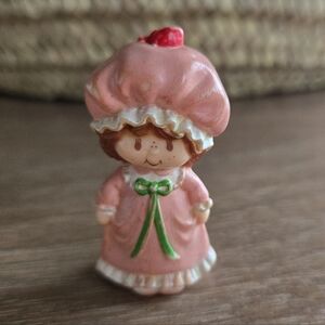 Strawberry shortcake pajama nightgown pvc vintage figurine 1981 Collect Toy